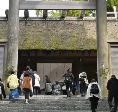 伊勢神宮　白い布　風が吹く